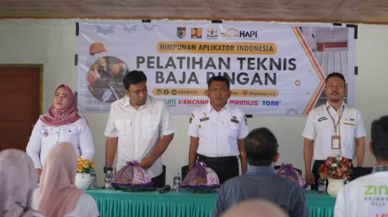 Pelatihan Perakitan Baja Ringan, Untuk Pengelolaan Sampah Plastik di Kota Palu